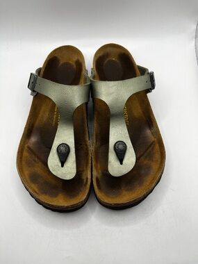 Birkenstock Gizeh Women’s size 39 Light Olive Green with Metallic Shine